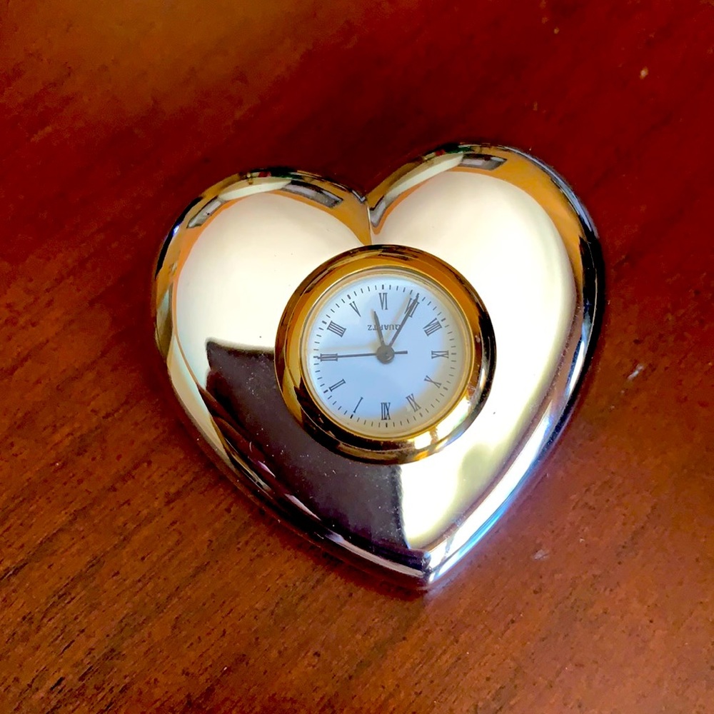 Heart silver table clock